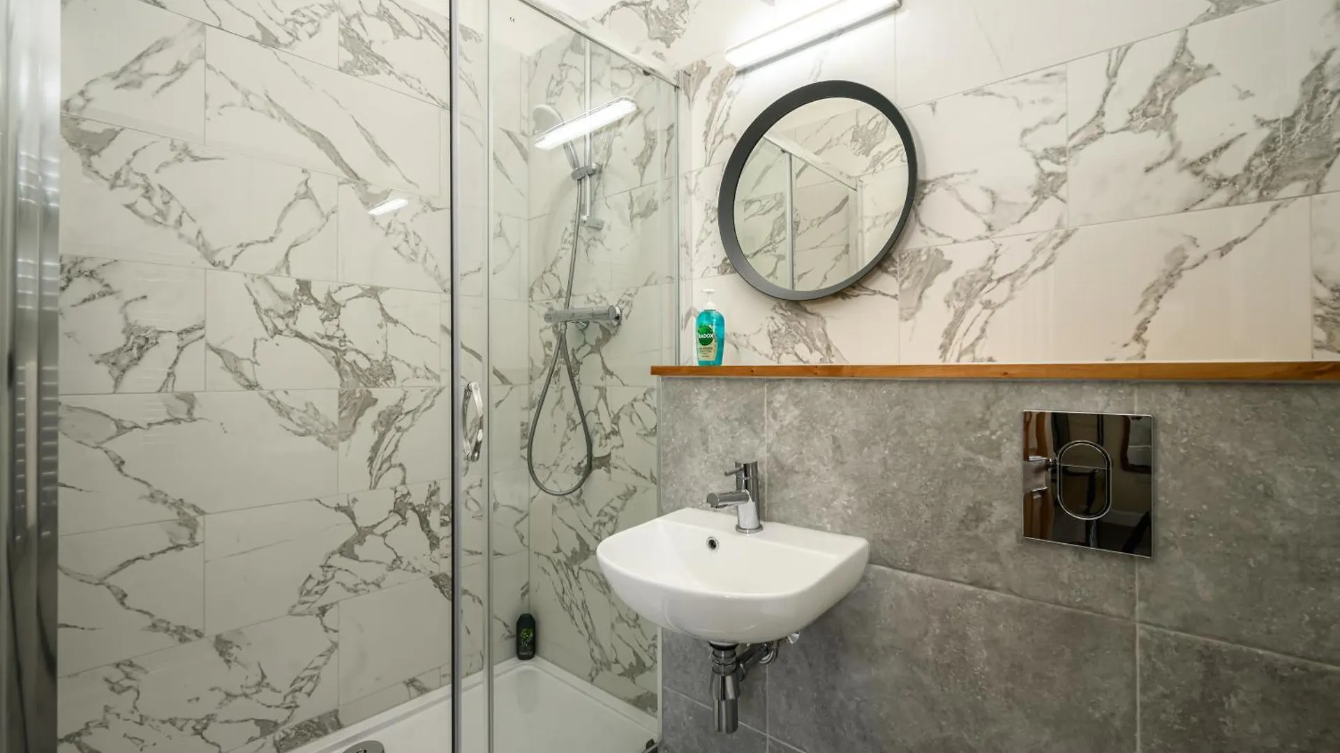 5-Br 3-Bth Newington Apartment - Modern & Spacious エディンバラ 0*,  イギリス