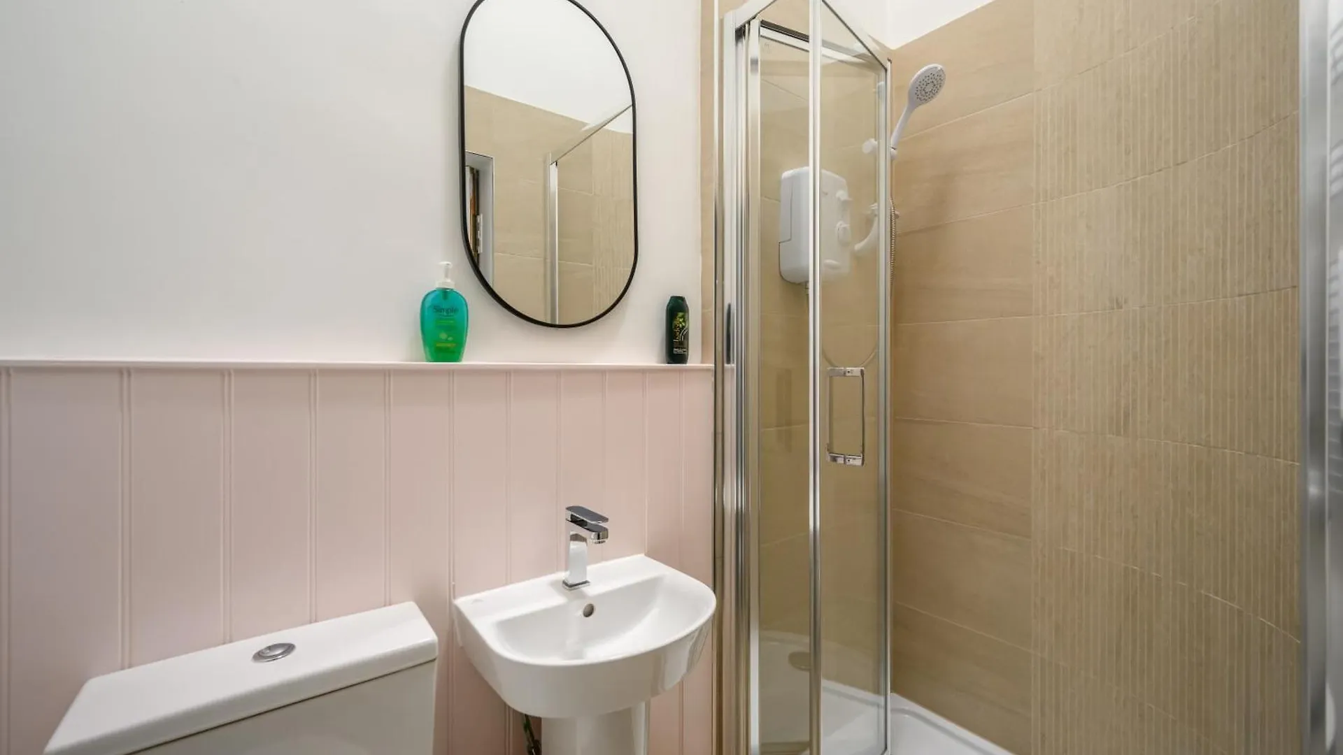 5-Br 3-Bth Newington Apartment - Modern & Spacious Edinburgh