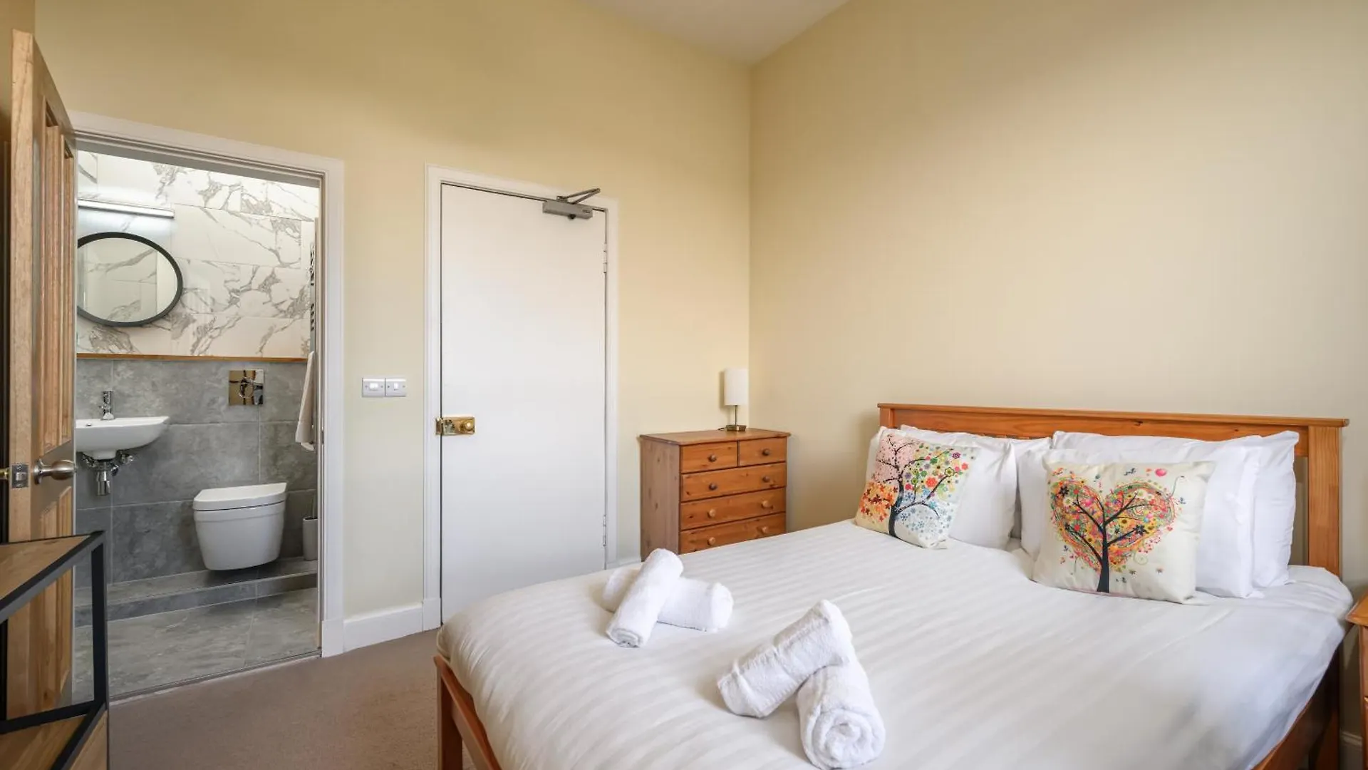 5-Br 3-Bth Newington Apartment - Modern & Spacious Edinburgh 0*,